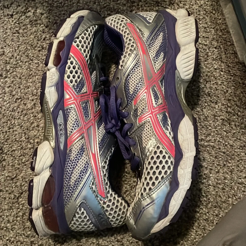 ASICS - Picture 3 of 4